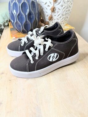 Heelys Youth Size 5 Roller Shoes Gray Canvas Lace Up Sneakers Wheels